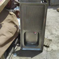 سینک ظرفشویی، و یک عدد سنگ روشویی