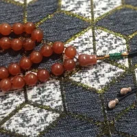 تسبیح سندلوس وعقیق معاوضه|کلکسیون اشیاء عتیقه|کرمانشاه, |دیوار