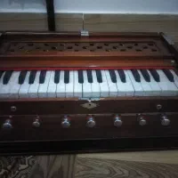 ارمنی|پیانو، کیبورد، آکاردئون|میان ولایت, |دیوار