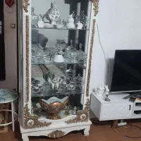 چهار عددصندلی ویک عددویترین
