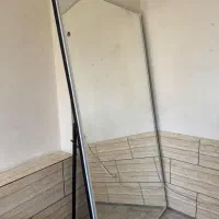 تخت تاشو و اینه قدی