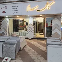 همکار فروشنده خانم بابت فعالیت در کاشی سام