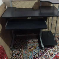میز کامپیوتر در حد نو