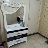 تختخواب به همراه تشک ومیز آرایشی|تخت و سرویس خواب|تهران, شهران جنوبی|دیوار