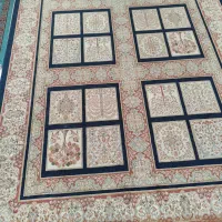 فرش شیش متری. سالم فقط احتیاج به شستن داره