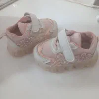 دوجفت کفش دخترانه در دوسایز متفاوت. سالم هستن.|کفش و لباس بچه|قوچان, |دیوار