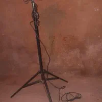 پروژکتور سه پایه