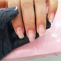 مدل برای کاشت ناخن