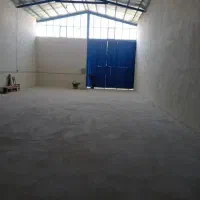 سالن سرپوشیده همراه با ۸۰ متر دفتری و مغازه