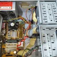 ۲ عدد کیس ۲هسته رم ۲ ddr2 هارد ۱۶۰ گرافیک ۲۵۶|رایانه رومیزی|چالوس, |دیوار