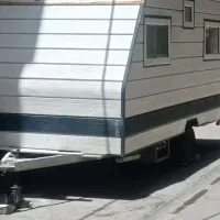 یک کمپر برای مسافرت وسفر به قیمت مناسبت