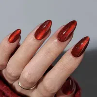 کاشت ناخن درسالن ۳۰۰