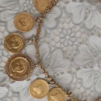 گردنبند قدیمی با تمام سکه هفت لیره