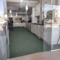 منشی نمایشگاه کابینت