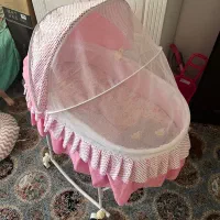 تخت و گهواره نوزاد کنار تختی