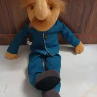 عروسک فامیل دور کلاه قرمزی