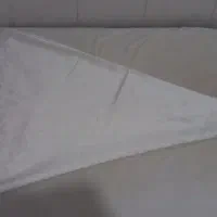 رومیزی ساتن سفید میز خاطره و میز نهارخوری بزرگ گرد