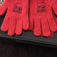 ددستکش  با مارک تراکتور