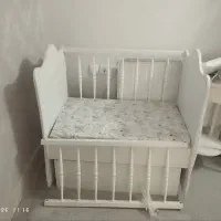 تخت کنار مادر