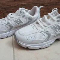 کفش اسپورت مردانه رنگ سفید.