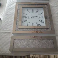 ساعت دیواری گوشواره دار