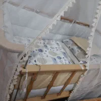 تخت نوزاد در حد نو