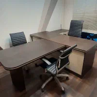 میز مدیریتی و کنفرانس
