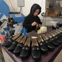 استخدام پستایی دوز، برشکار و چرخکار خانم و آقا