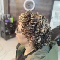 سالن‌زیبایی|خدمات آرایشگری و زیبایی|گلبهار, شهر جدید گلبهار|دیوار