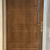 چهار عدد درب همراه با چهارچوب آهنی و دستگیره
