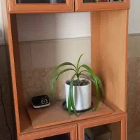 یک عدد میز تلویزیون بزرگ فوق العاده تمیز