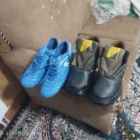 یک جفت کشوری ورزشی یک جفت کفش کار