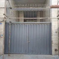درب پارکینگ سالم و تمیز