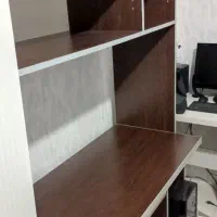 میزکامپیوتر کتابخانه دار