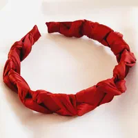 تل مو ساتن زرشکی، جذابیت خاص برای خانم‌های خاص