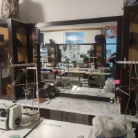 تعدادی قفسه ویترین و آینه|فروشگاه و مغازه|صحنه, |دیوار