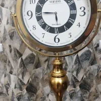 ساعت ایستاده طلایی