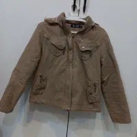 تعدادی لباس در حد نو|لباس|دورود, |دیوار