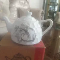 قوری چینی نونوبرجسته با کارتن.نلبکی ۵عدد ۱۰۰ تومان