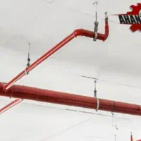 جوشکار و کارگر برای لوله کشی گاز و آتش نشانی