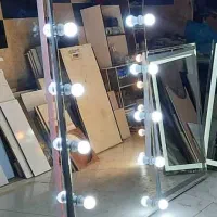 فروش آیینه قدی ۱۵تا لامپ داره