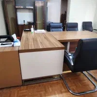 میز مدیریت و کنفرانس