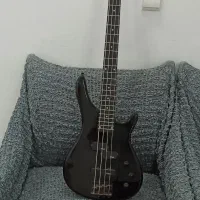 فروش گیتار بیس با امپیلی10وات