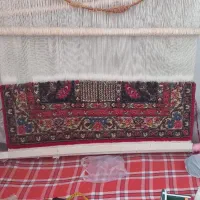 دار با فرش نیمه بافته