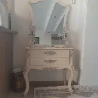 آینه و کنسول و شمعدان