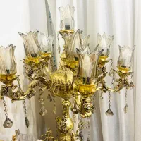 اباژور چلچراغ کنار سالنی