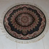 فرش گرد به همراه دوتا پادری