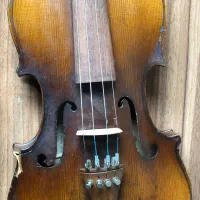 ویولن طرح استرادیواری