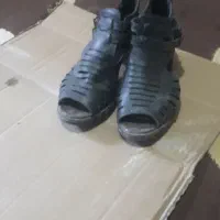 یک جفت کفش زنانه خیلی شیک و زیبا