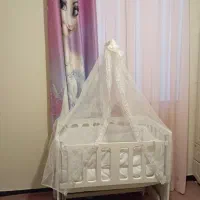 گهواره وتخت کنار مادر